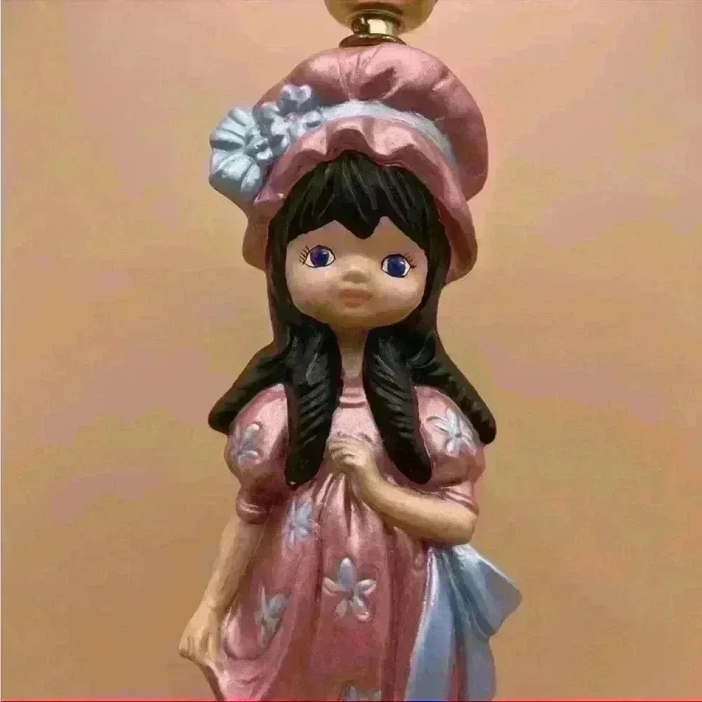 Vintage Handmade 70s Prairie Doll Pink Bonnet Girl Porcelain Table Lamp 16” Tall - Picture 3 of 10